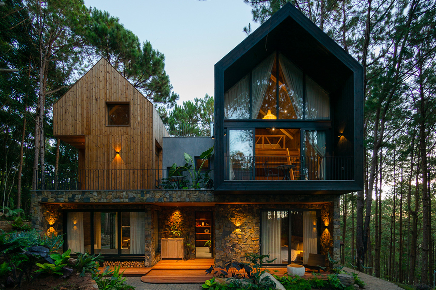 #This quaint wooden villa in the Vietnam countryside encourages a serene human-nature connection