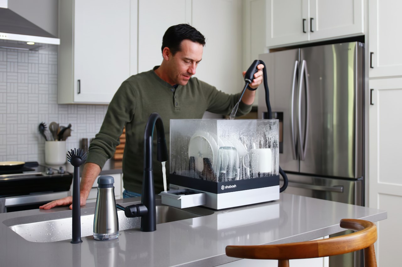 #This compact tabletop dishwasher lets you quickly spray-wash your dishes with 80% less water