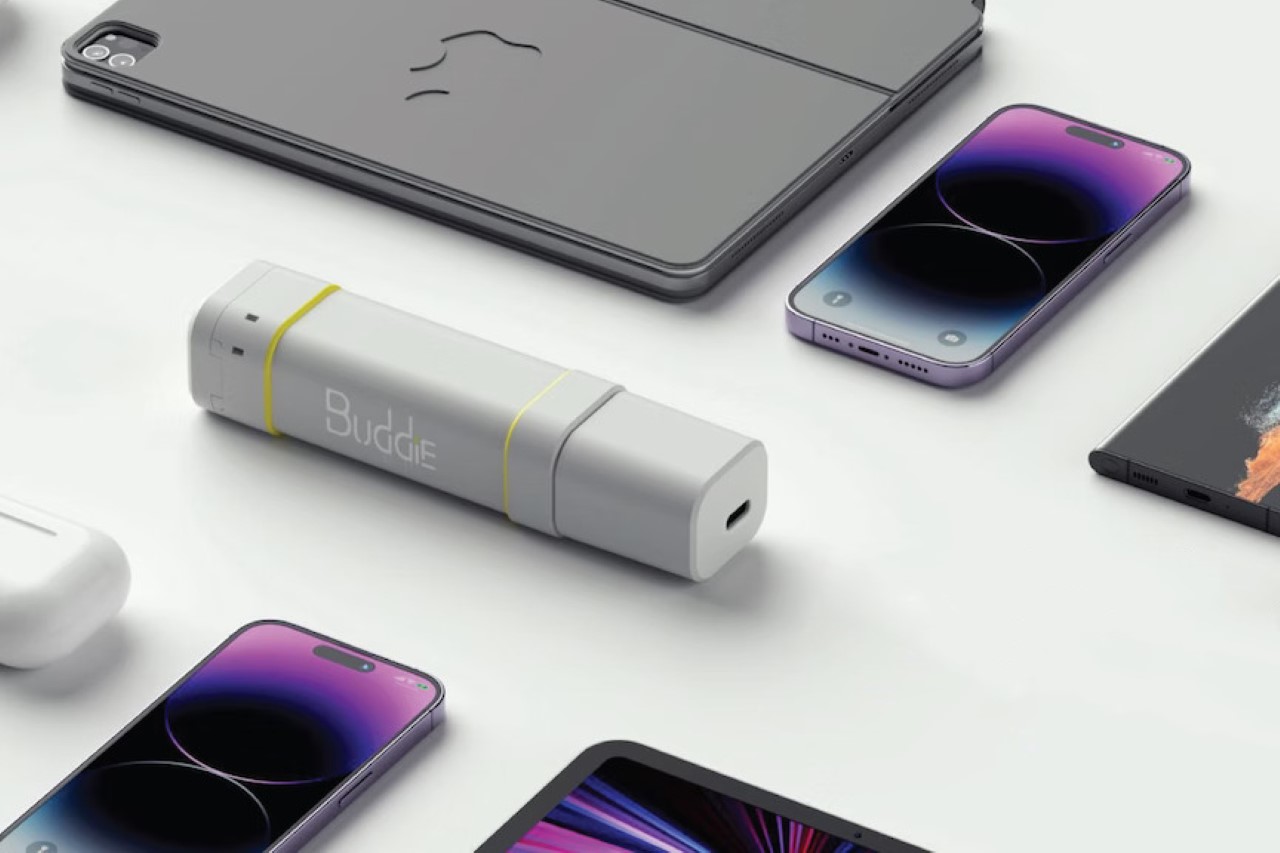#This tiny customizable power bank features swappable modules like a lamp and a replaceable battery
