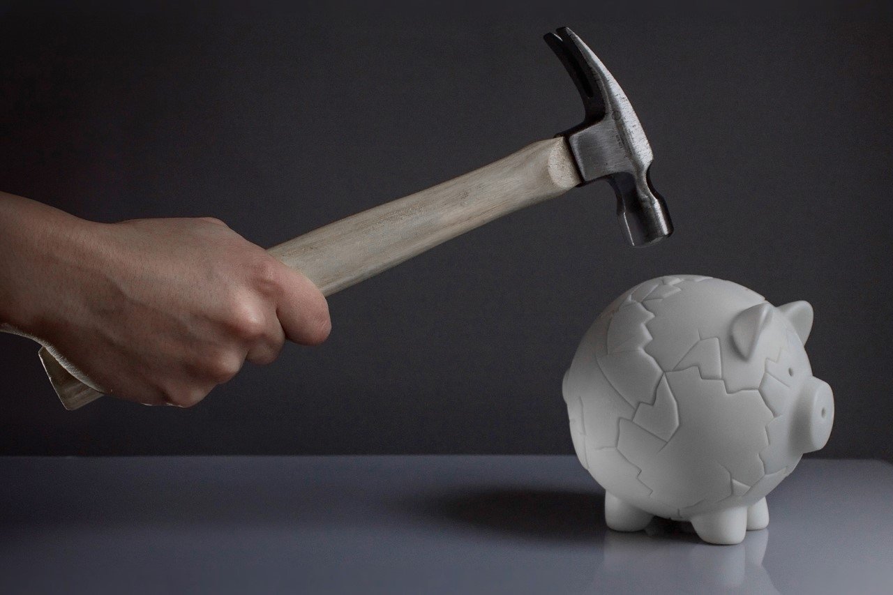 Magnetic Piggy Bank reassembles itself after being broken, becoming a  circular fidget-toy in the process - Yanko Design