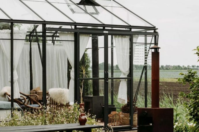Surreal glass house in Holland is ‘the designer greenhouse’ vacation home of your dreams