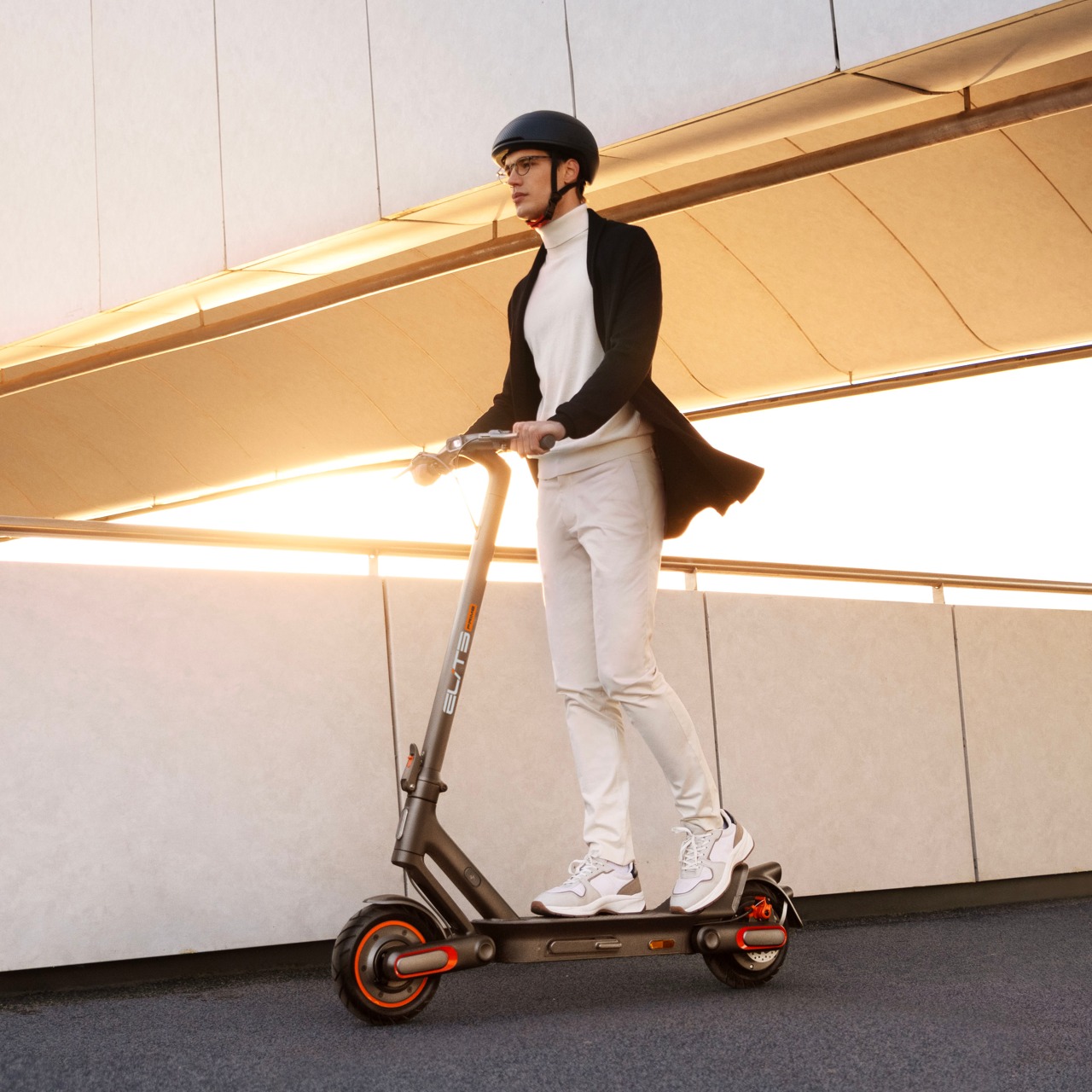 This foldable e-scooter comes with a max range of 37 miles, making it  perfect for urban commutes - Yanko Design