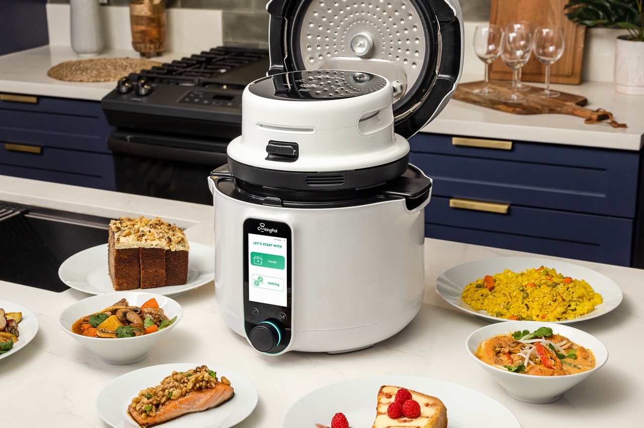 This multifunctional smart cooker turns you into a kitchen wiz