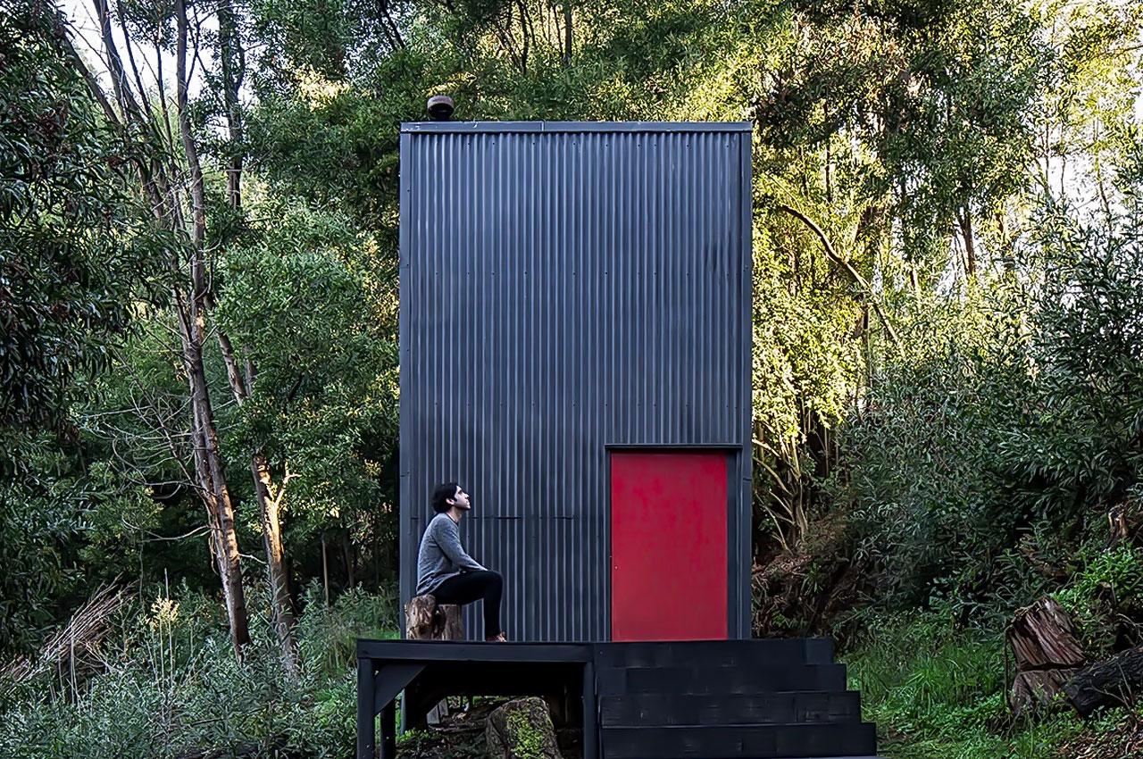 #This tiny sustainable cabin in the Chilean rainforest measures only 3×3 meters