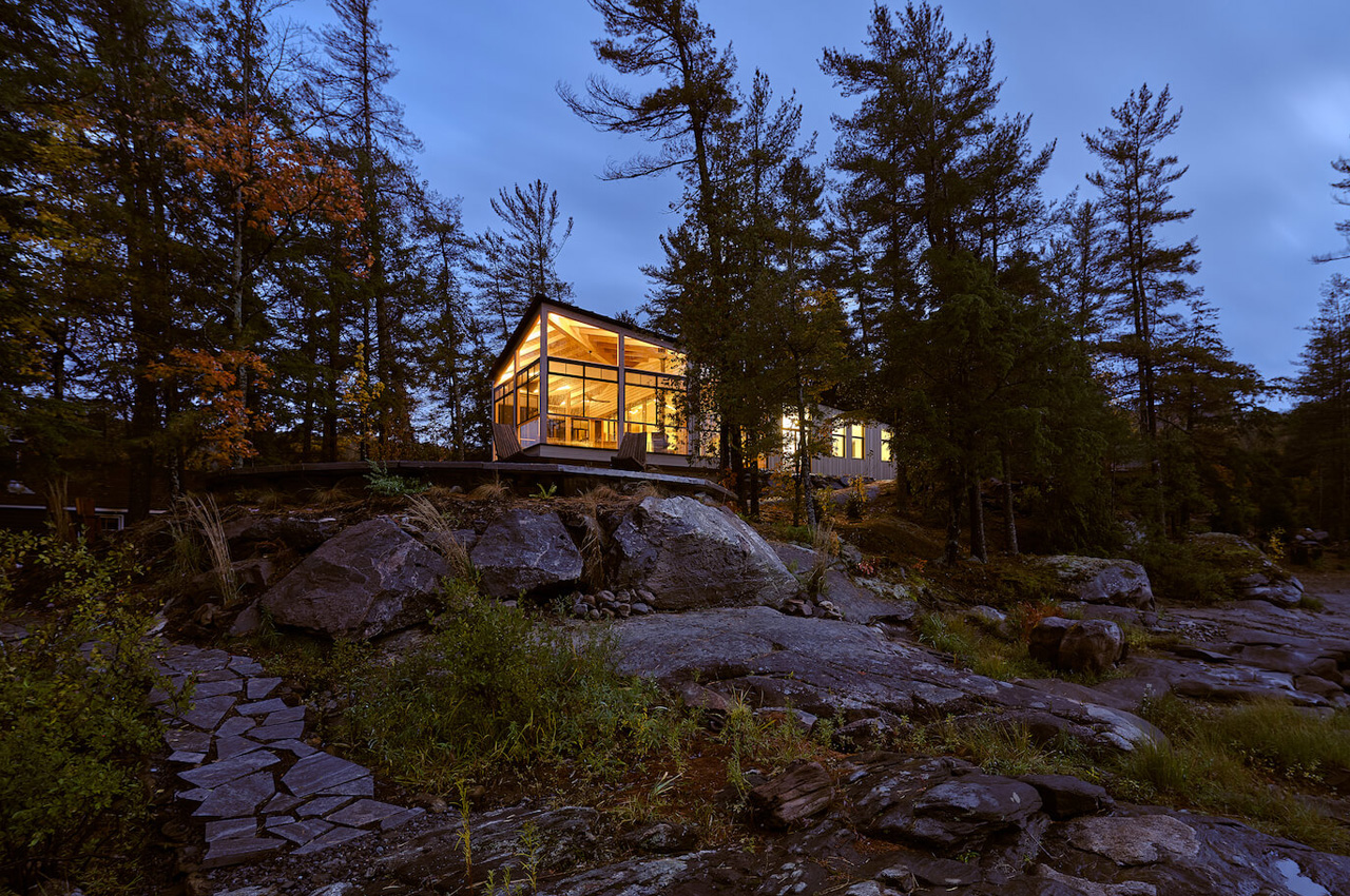 This idyllic wooden cabin overlooks a lake and the natural landscape of Ontario