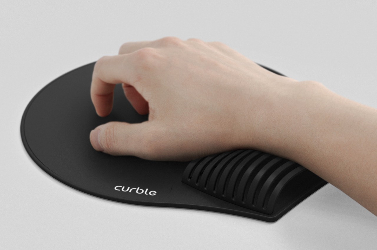 https://www.yankodesign.com/images/design_news/2023/05/auto-draft/curble-mouse-pad-3.jpg