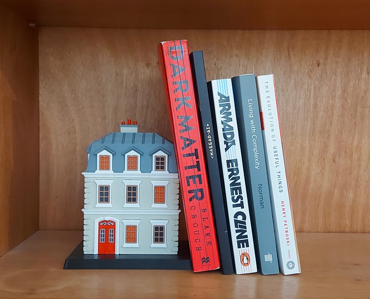 Art Meets Functionality: This 3D Printed Parisian Building Bookend is Perfect for the Literary Traveler