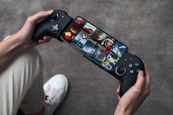 The Sony PlayStation ‘Project Q’ Controller Already has a Potent Xbox Rival That Plugs to your Smartphone