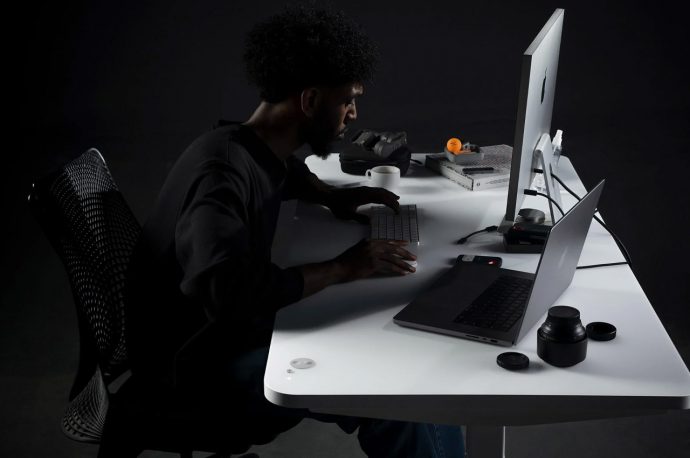 How a standing desk uses technology to recommend when to take a break from work