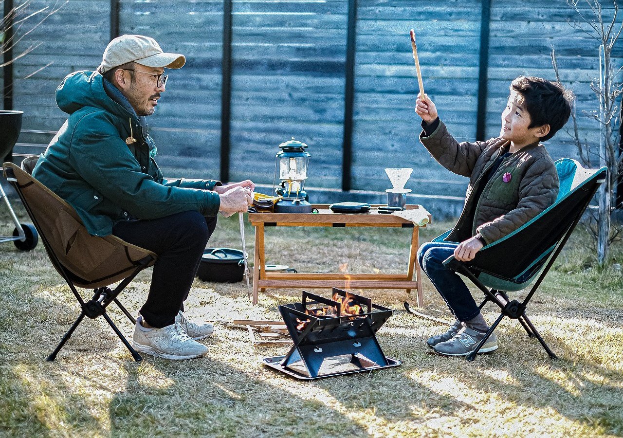 This foldable fire pit stand brings the joy of space-saving design to outdoor camping and meals