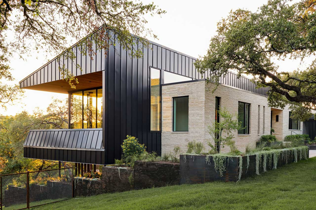 #This contemporary and spacious home rests peacefully above the treetops of rolling hills in Texas