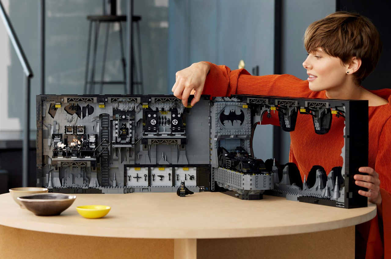 Massive 3,981-piece LEGO Batcave Shadow Box draws inspiration from upcoming  Batman movie - Yanko Design