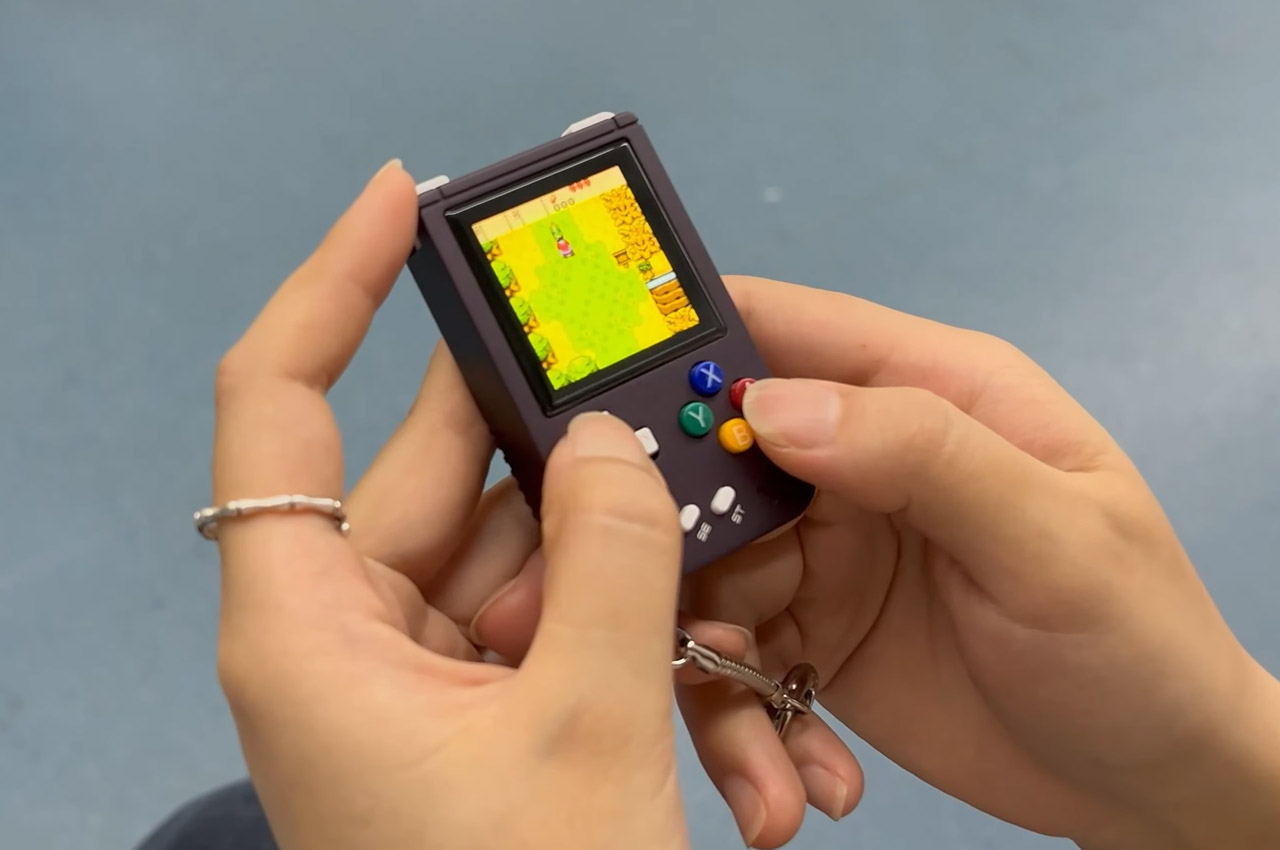 This Affordable Handheld PC Borrows the Game Boy Color's Iconic Design