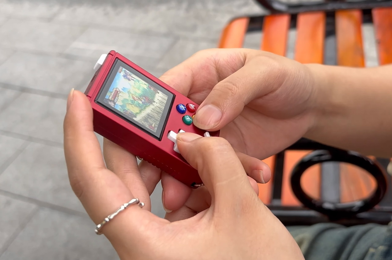 This Affordable Handheld PC Borrows the Game Boy Color's Iconic Design