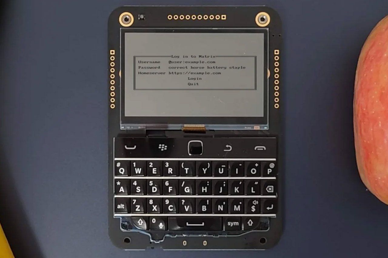 #The Beepberry is a messaging gadget that curbs smartphone addiction while looking like a retro BlackBerry