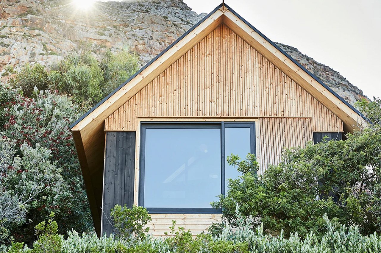 #Tiny wooden cabin in Cape Town was assembled on-site in three weeks