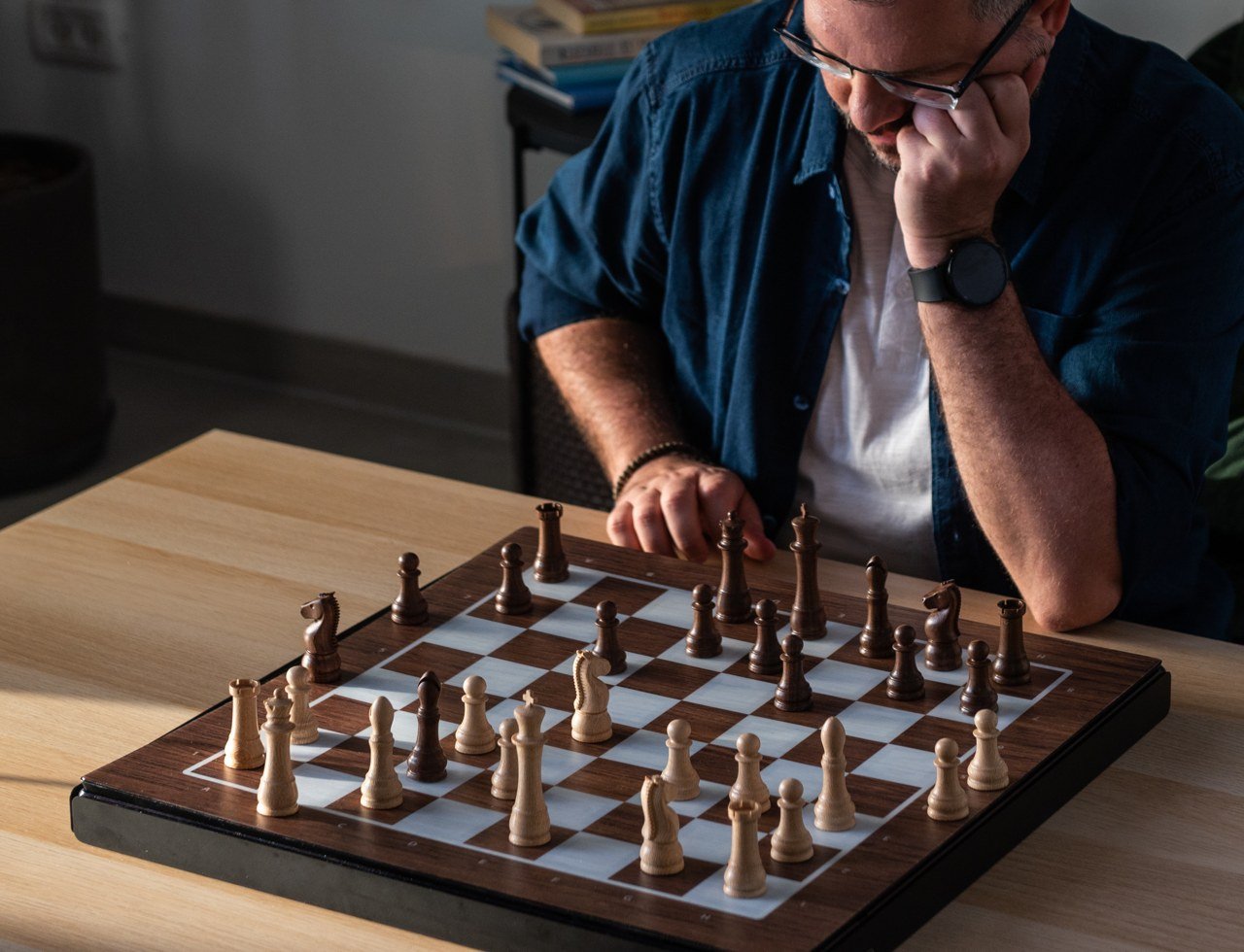 This special chessboard brings digital opponents into the physical world