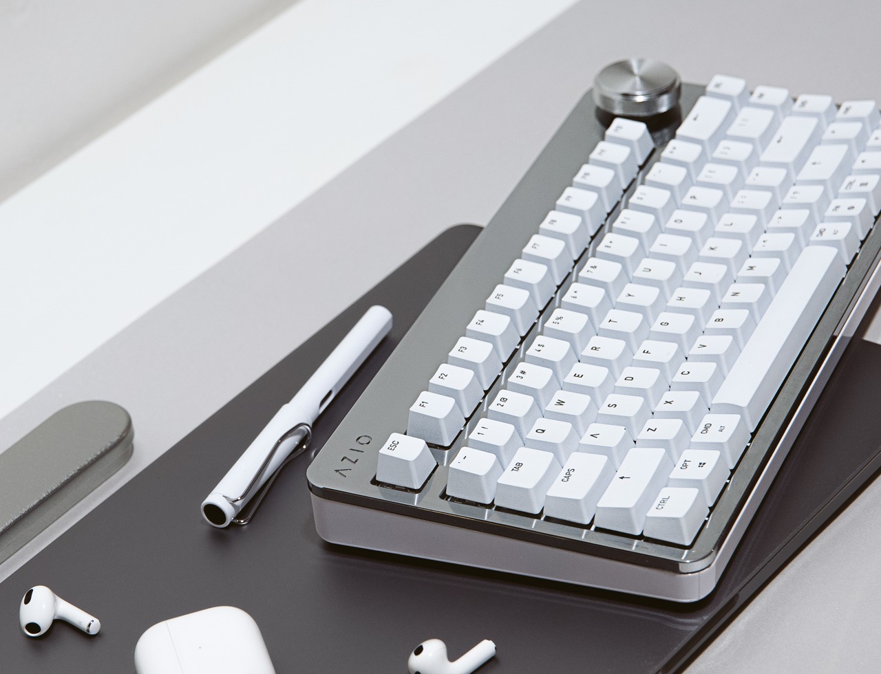 Ever wanted a concrete or aluminum faceplate keyboard? Say hello to the Tera 75 mechanical keyboard with custom fascias