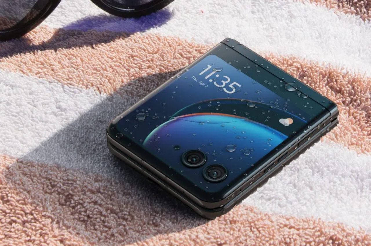 How the Motorola Razr+ will finally make you want foldable phones
