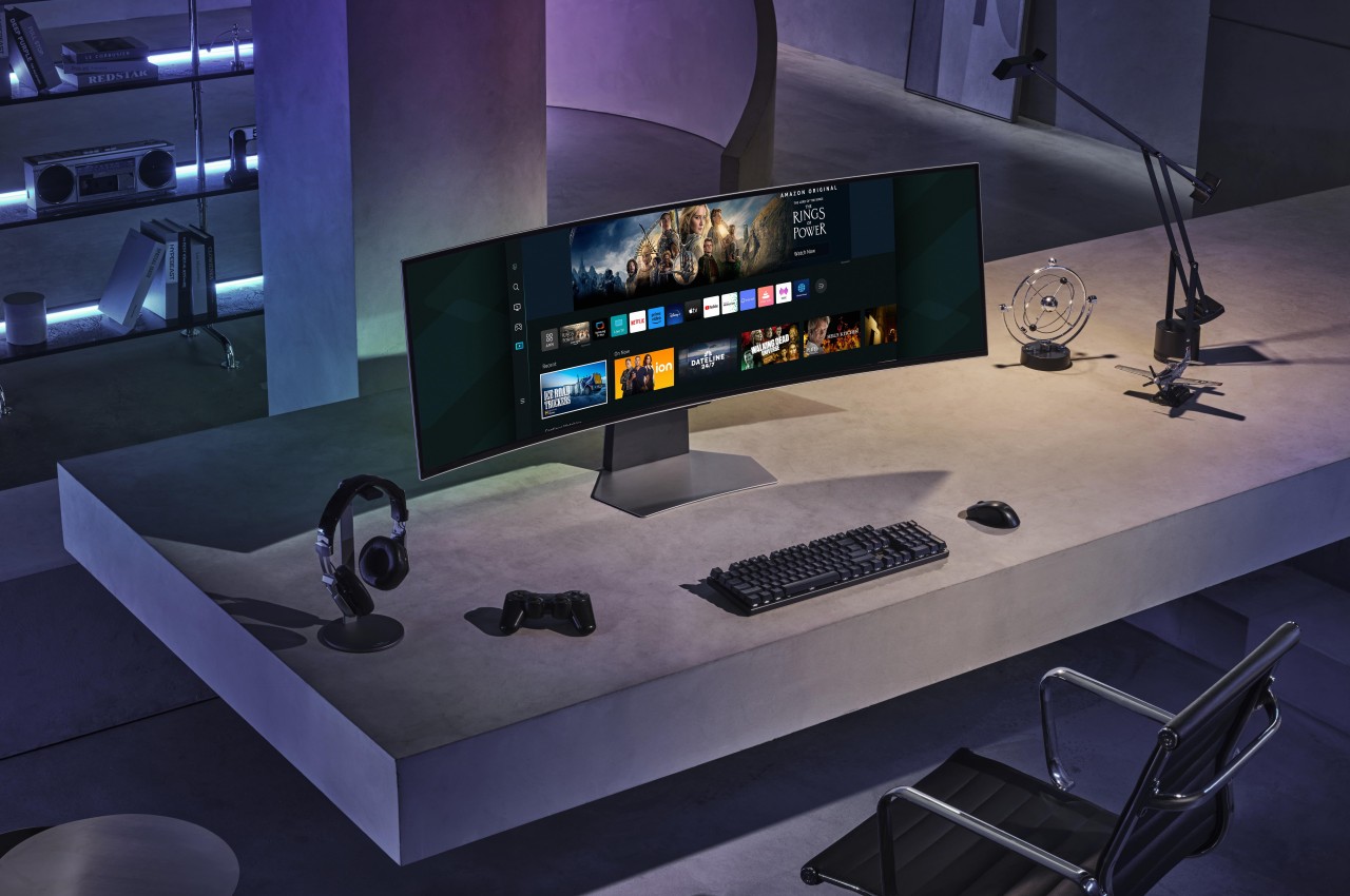https://www.yankodesign.com/images/design_news/2023/06/how-the-samsung-odyssey-oled-g9-monitor-helps-level-up-your-gaming-and-productivity/samsung-odyssey-oled-g9-5.jpg