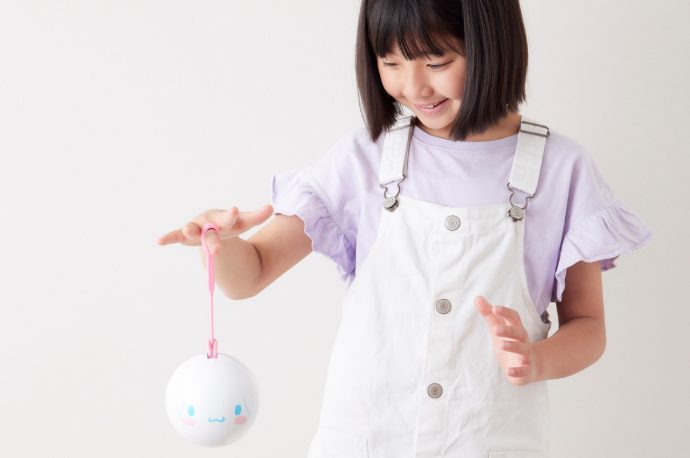 How to make ice cream while playing with a Sanrio yo-yo