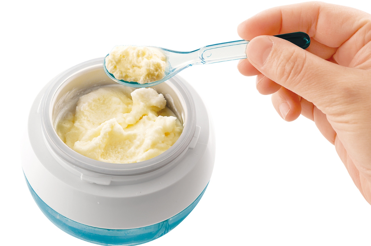 https://www.yankodesign.com/images/design_news/2023/06/make-ice-cream-while-playing-with-a-sanrio-yo-yo/2.jpg