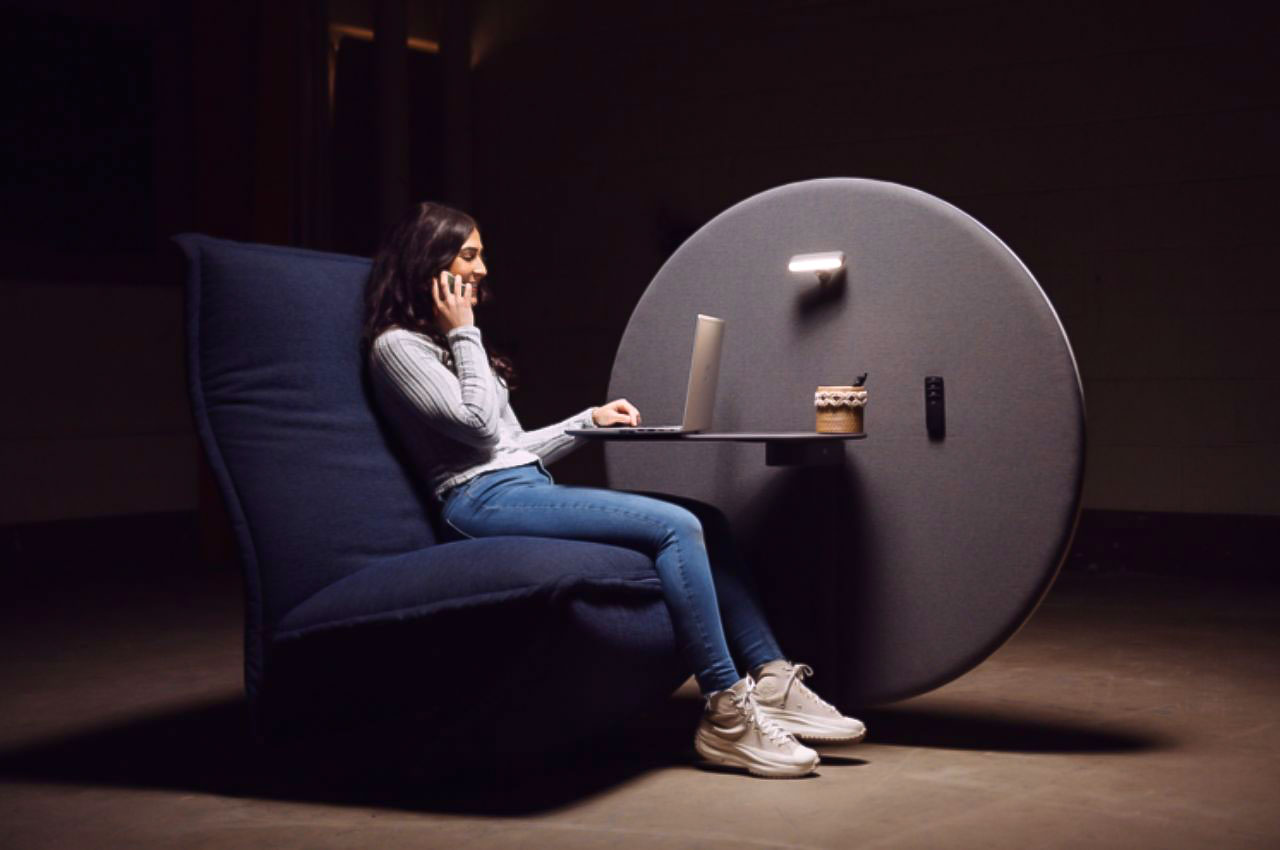 #This 2-in-1 lounger lets you choose whether to relax or work (or both)