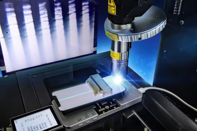 Insane Laser Device Fixes Broken iPhone Displays Without Even Switching Them Off