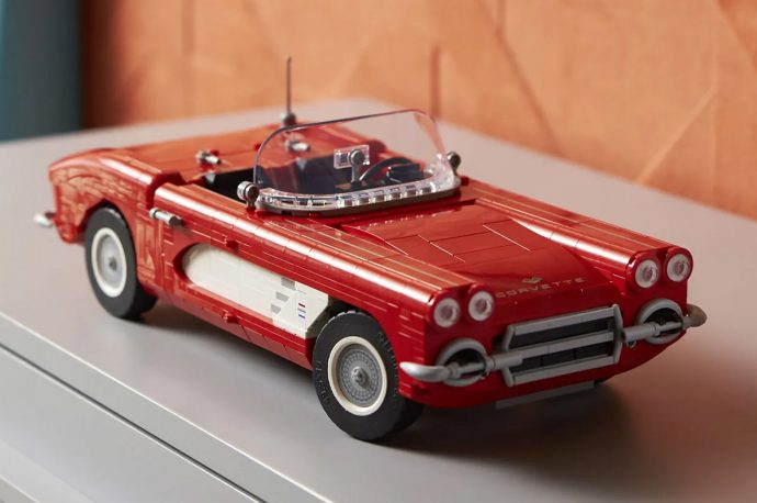 LEGO 1961 Chevrolet Corvette convertible longs for your miniature garage