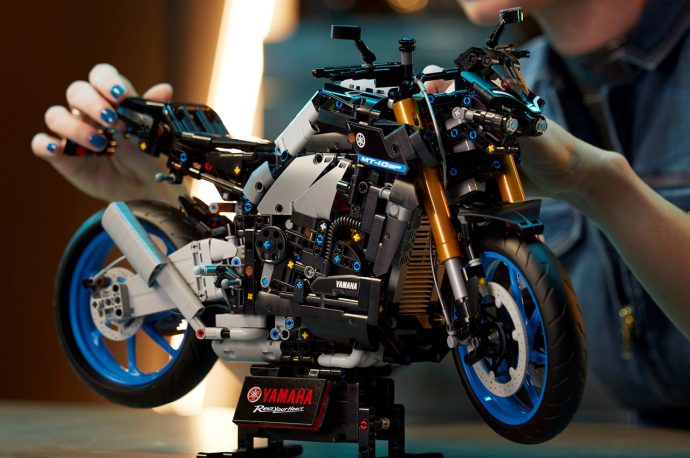 LEGO Yamaha MT-10 SP is a mechanical marvel with functional gearbox, engine and intricate components