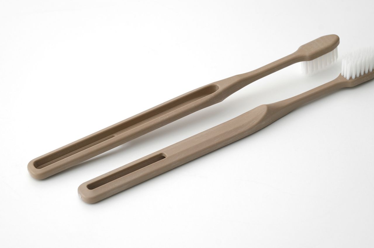 #This Hybrid Reusable Toothbrush is Paving the Way for Sustainability in Hospitality