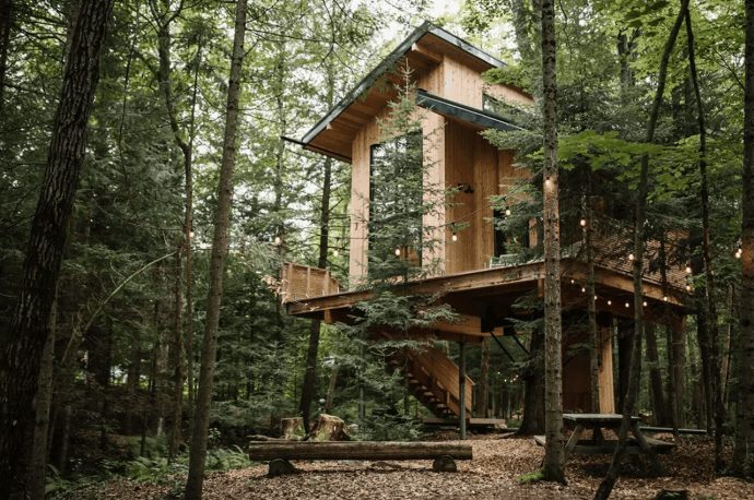 Solar-Powered Off-Grid Treehouse Perfectly Combines Nature, Sustainability + Luxury