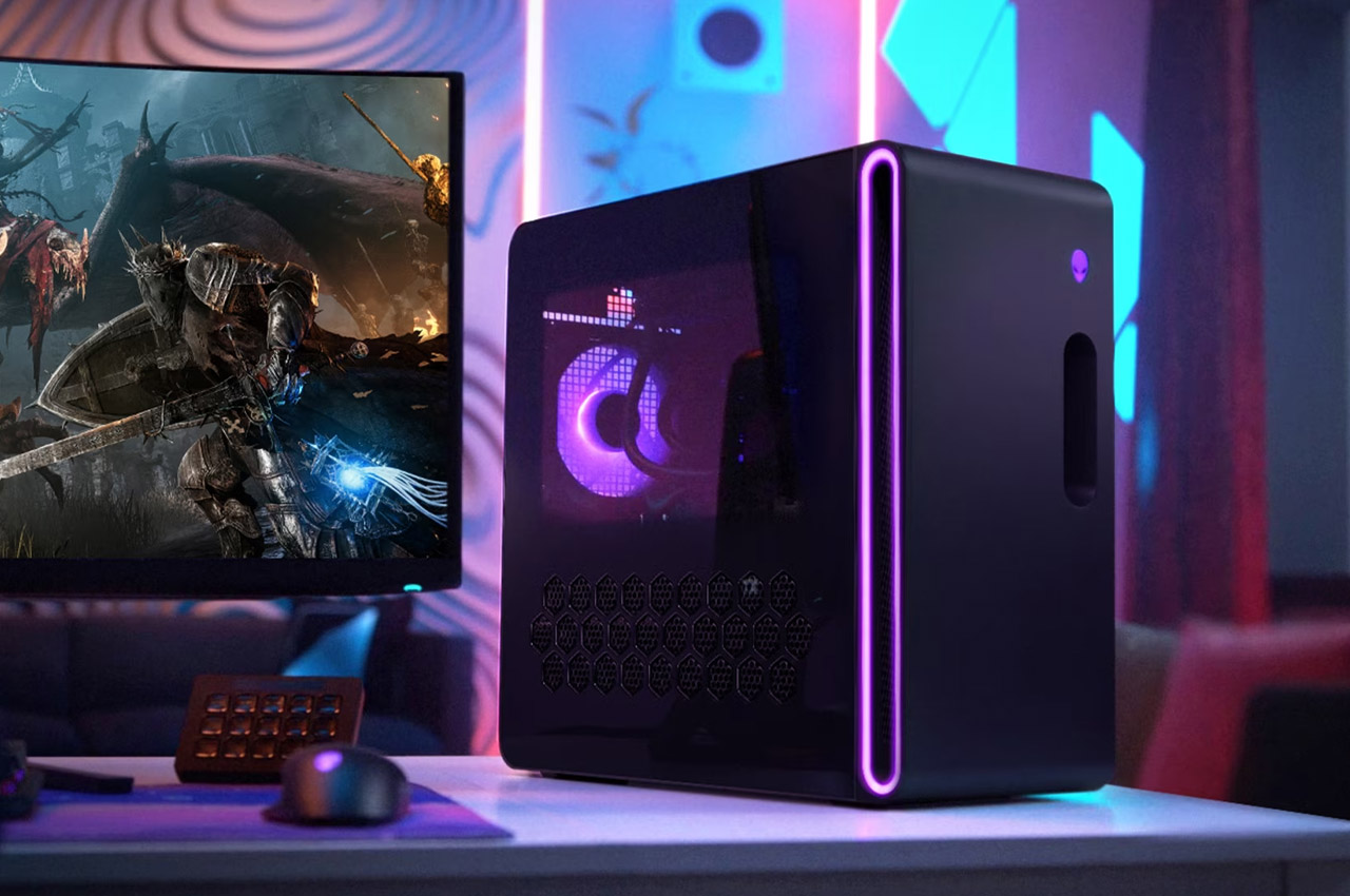 #Alienware shaves plastic weight off their new Aurora R16 Desktop for a sleeker look
