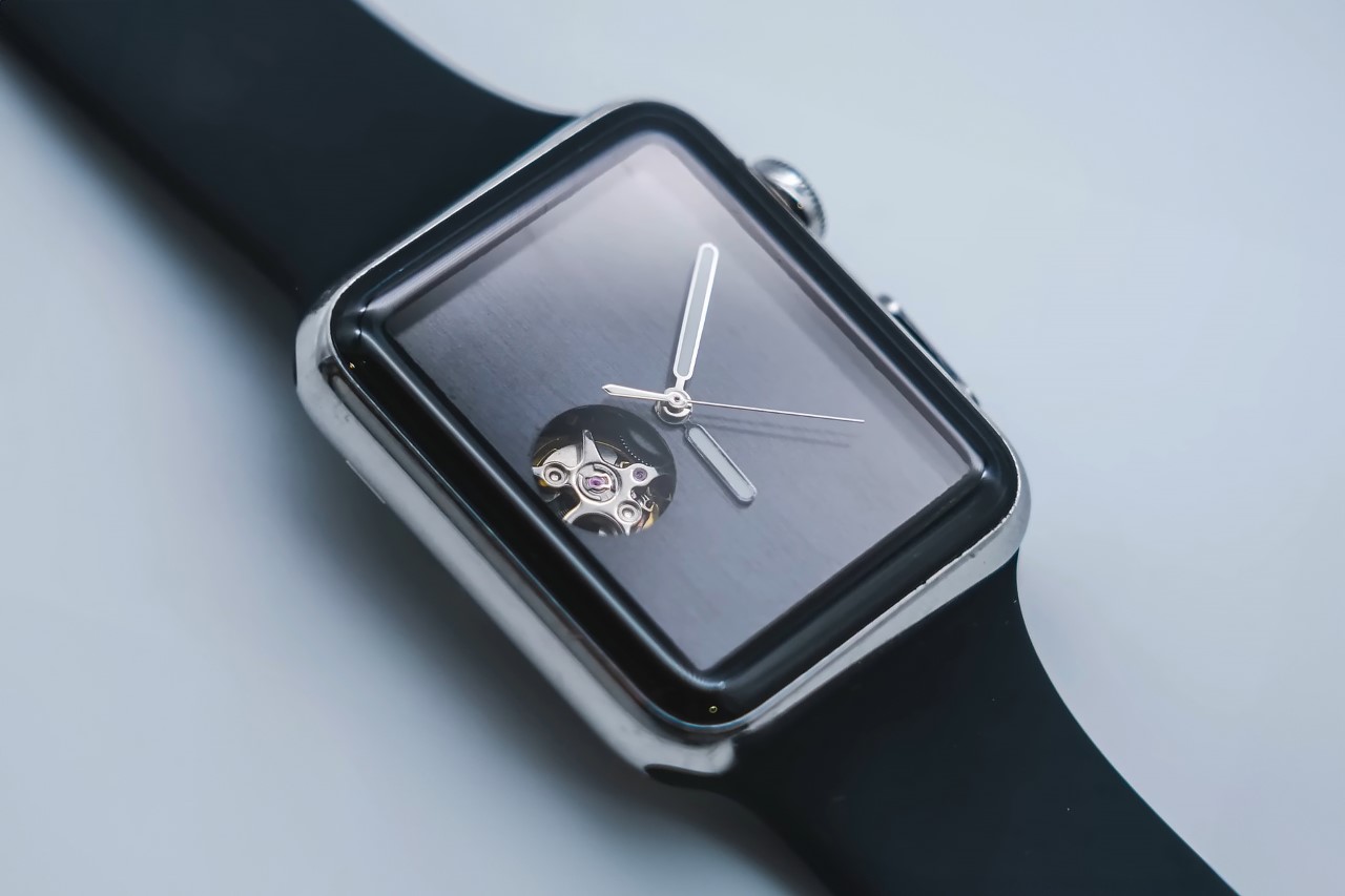 #How One Crazy YouTuber Built The World’s First “Mechanical Apple Watch” from E-Waste