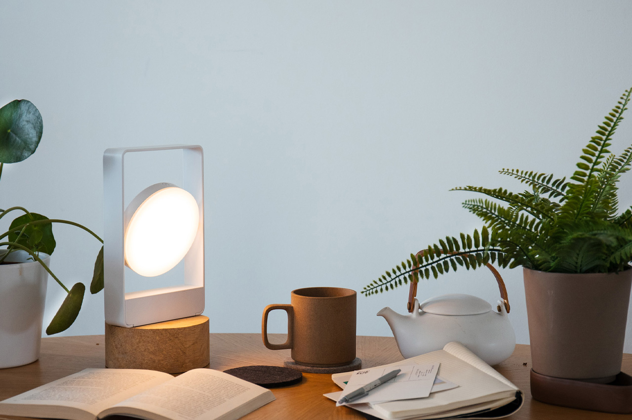 #Tiny Minimalist Lamp Is The Perfect Lighting Solution For Your Desk & The Outdoors