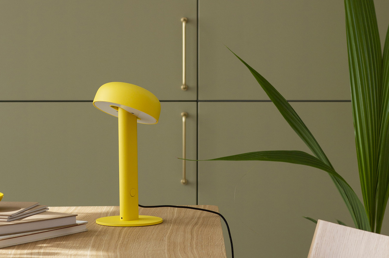 #Minimalist Primary Colored Lamp With A Rotatable Head Adds a Playful Touch To Your Workdesk