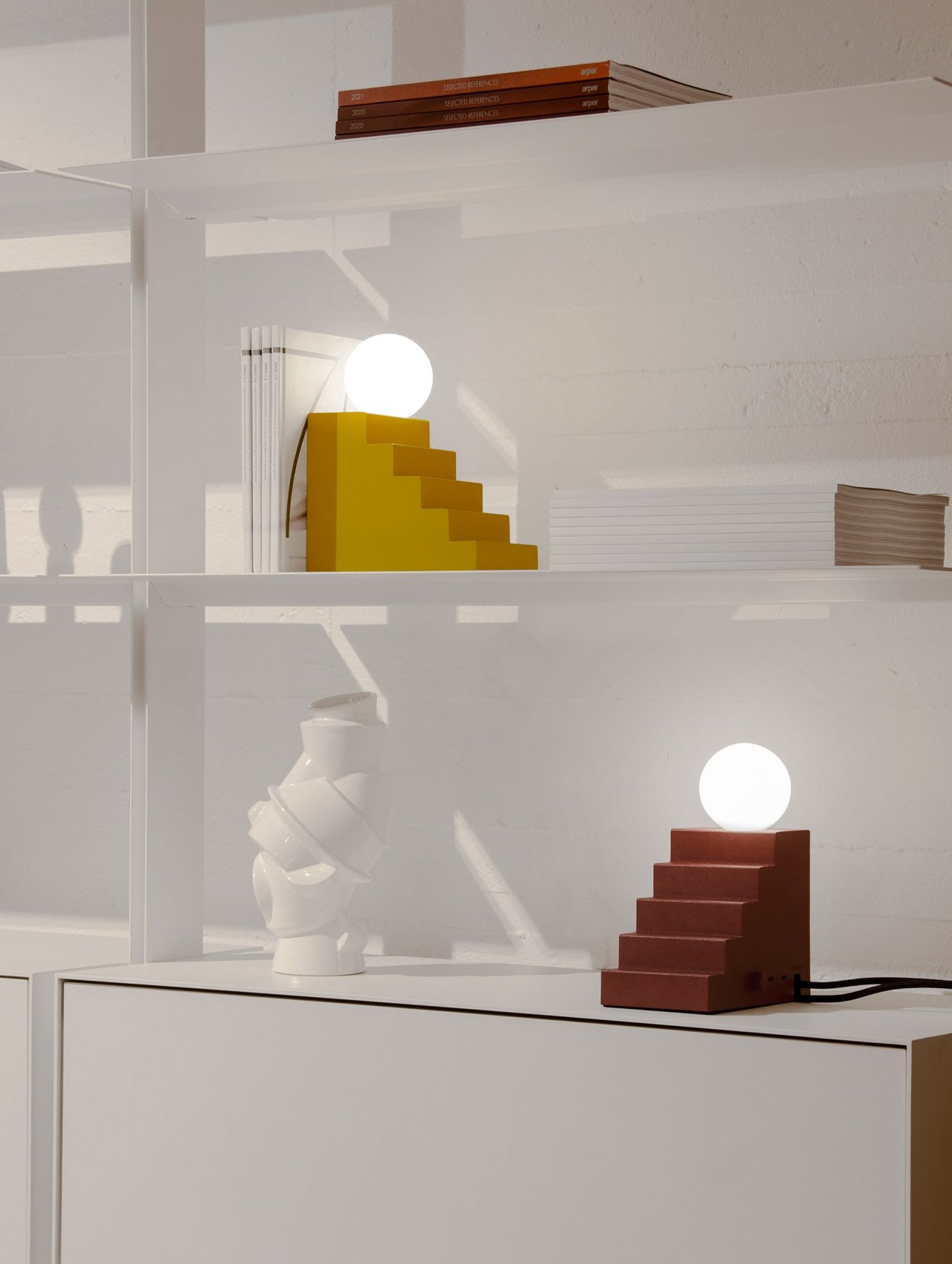 https://www.yankodesign.com/images/design_news/2023/08/stair-lamp/stair_table_lamp_yanko_design_02.jpg