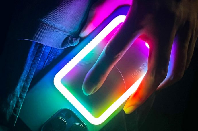 MagSafe Battery Pack with a Ring Light for Smartphone Photography might just be the Most Brilliant Idea of 2023