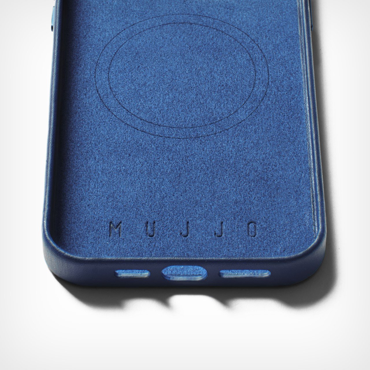 Mujjo's Full Leather Wallet Case for the iPhone 15 Pro