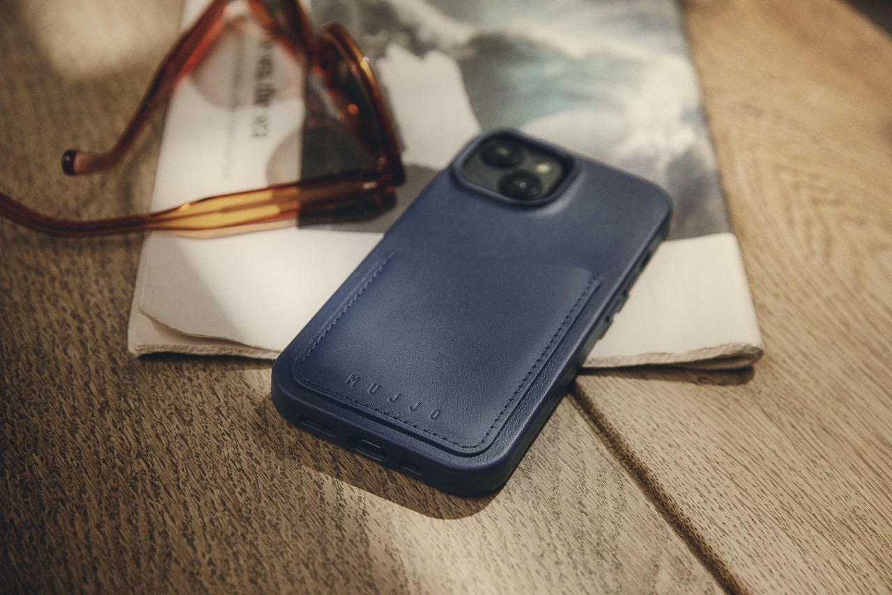 Mujjo's Full Leather Wallet Case for the iPhone 15 Pro