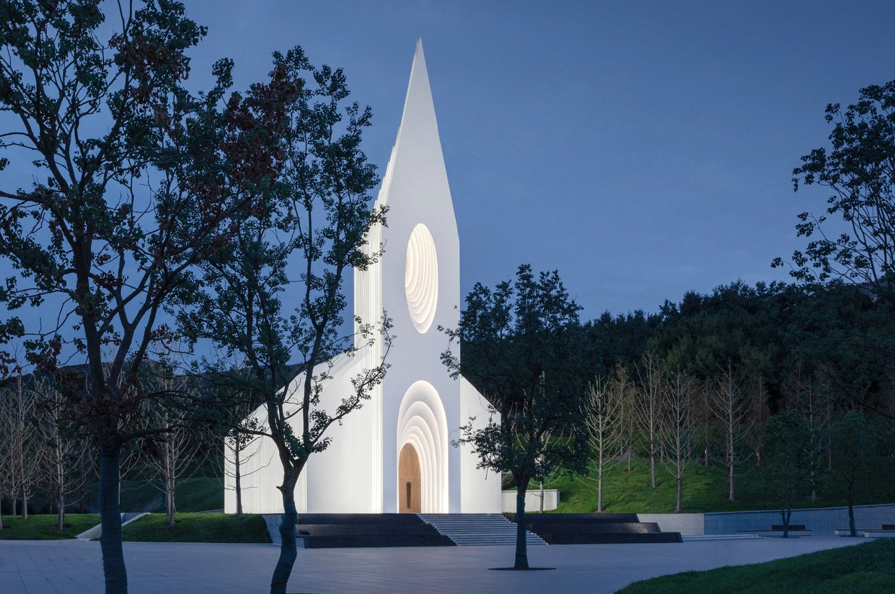 #Minimalist & Modern Church In China Looks Like An Intricate Origami Layered Construction