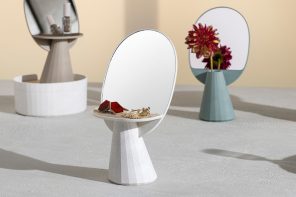 How a minimalist mirror can double the beauty of flowers and accessories