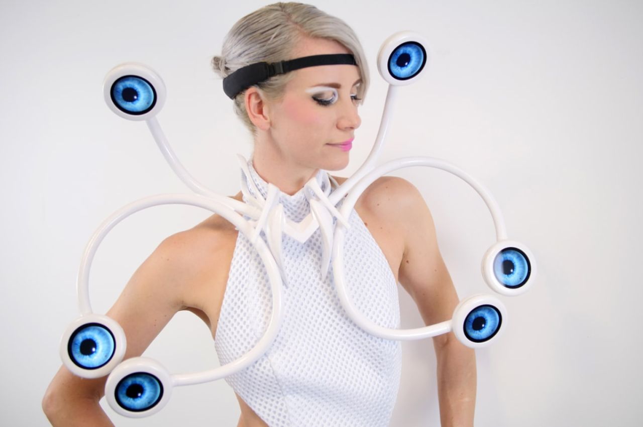 #Fashion Meets Technology with this 3D printed dress that comes with moving eyes and uses a brain sensor