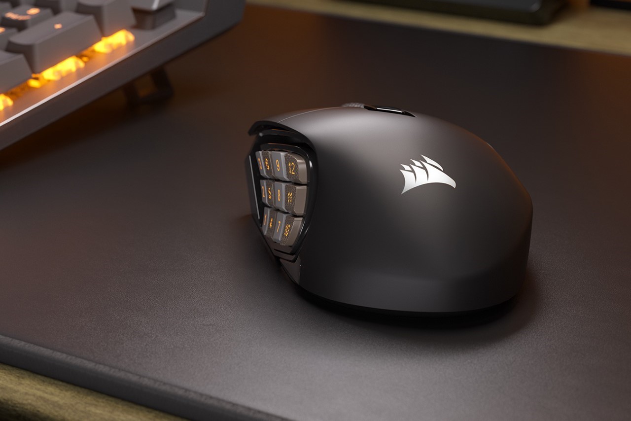 World's Lightest Gaming Mouse Boasts Carbon Fiber Design