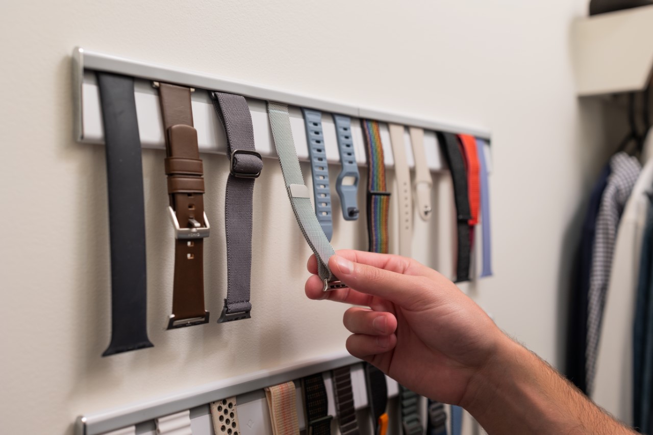 #Genius Apple Watch Strap ‘Wardrobe’ lets you Store and Flaunt your Entire Strap Collection