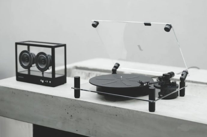 This is the Transparent Turntable, a high-end modular turntable with minimalist style