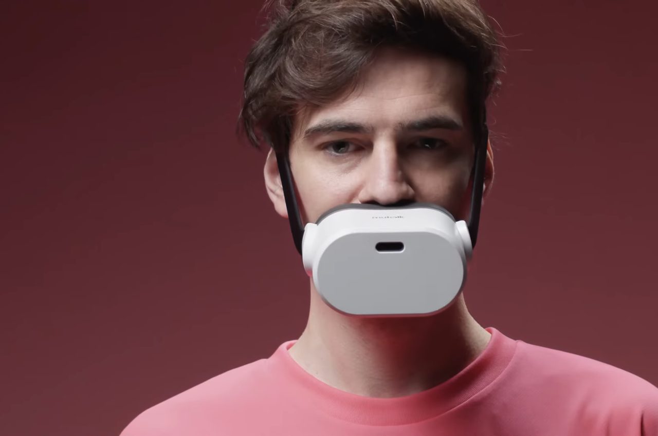 This $200 VR muzzle lets you strap a second bulky device to your