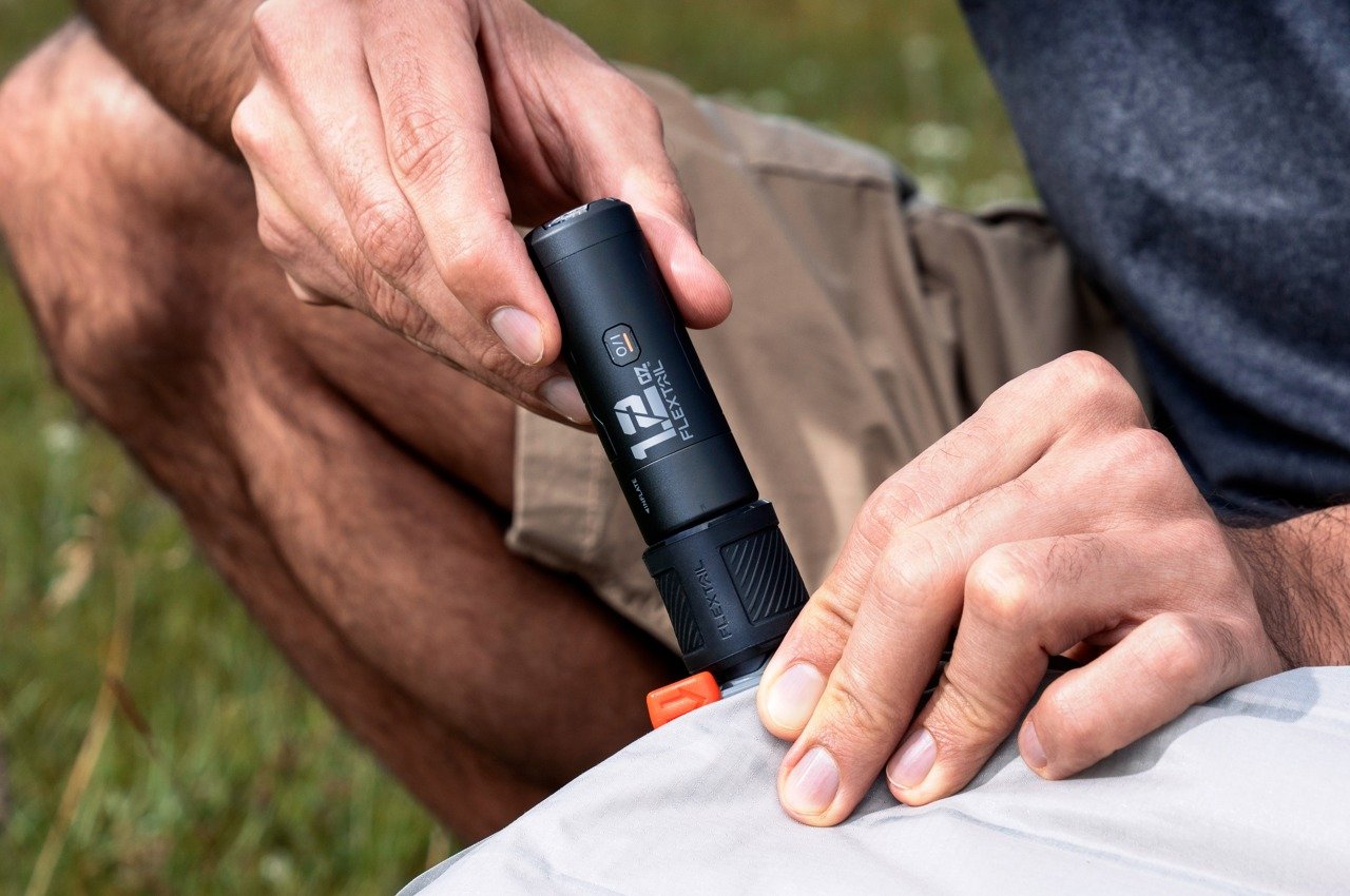 World's Tiniest Electric Air Pump Is Thumb-Sized and Can Inflate