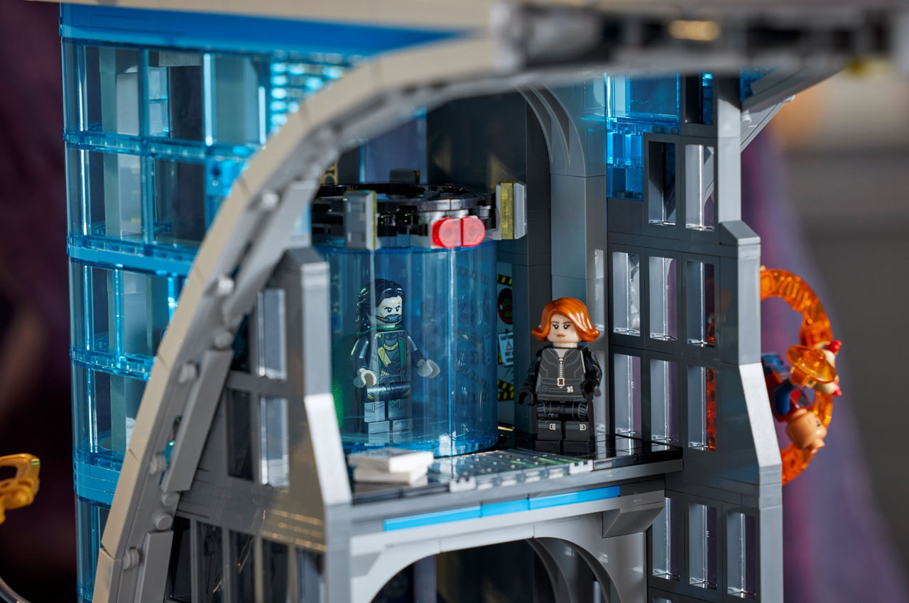 Ensemble LEGO Avengers Tower de 35,5 pouces comprenant 31