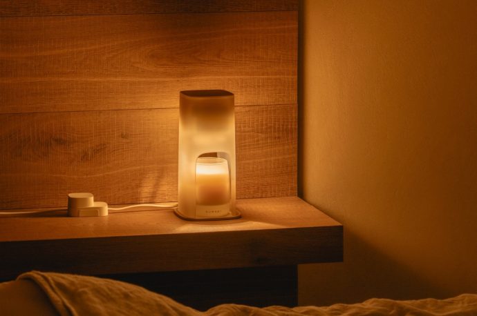 Candle warmer with halogen lamp makes your self-care routine more relaxing